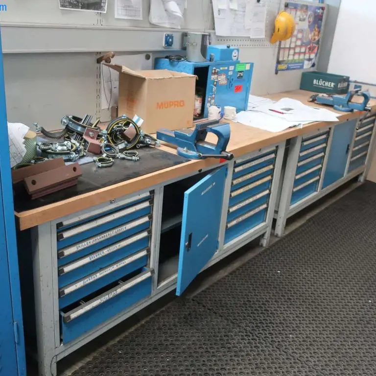 2 Workbenches