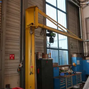 Column-mounted slewing crane