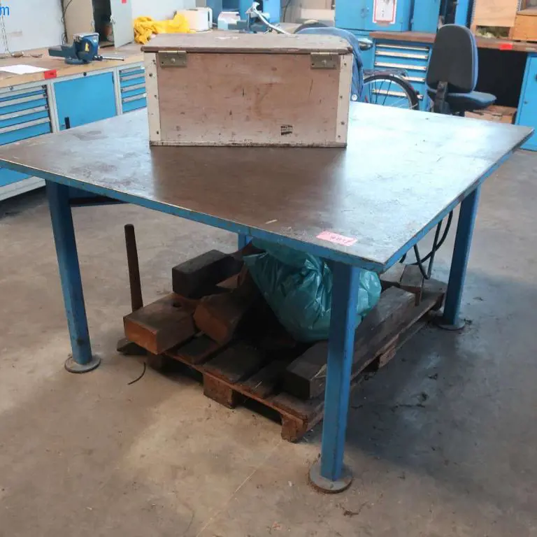 Welding table