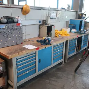 2 Workbenches