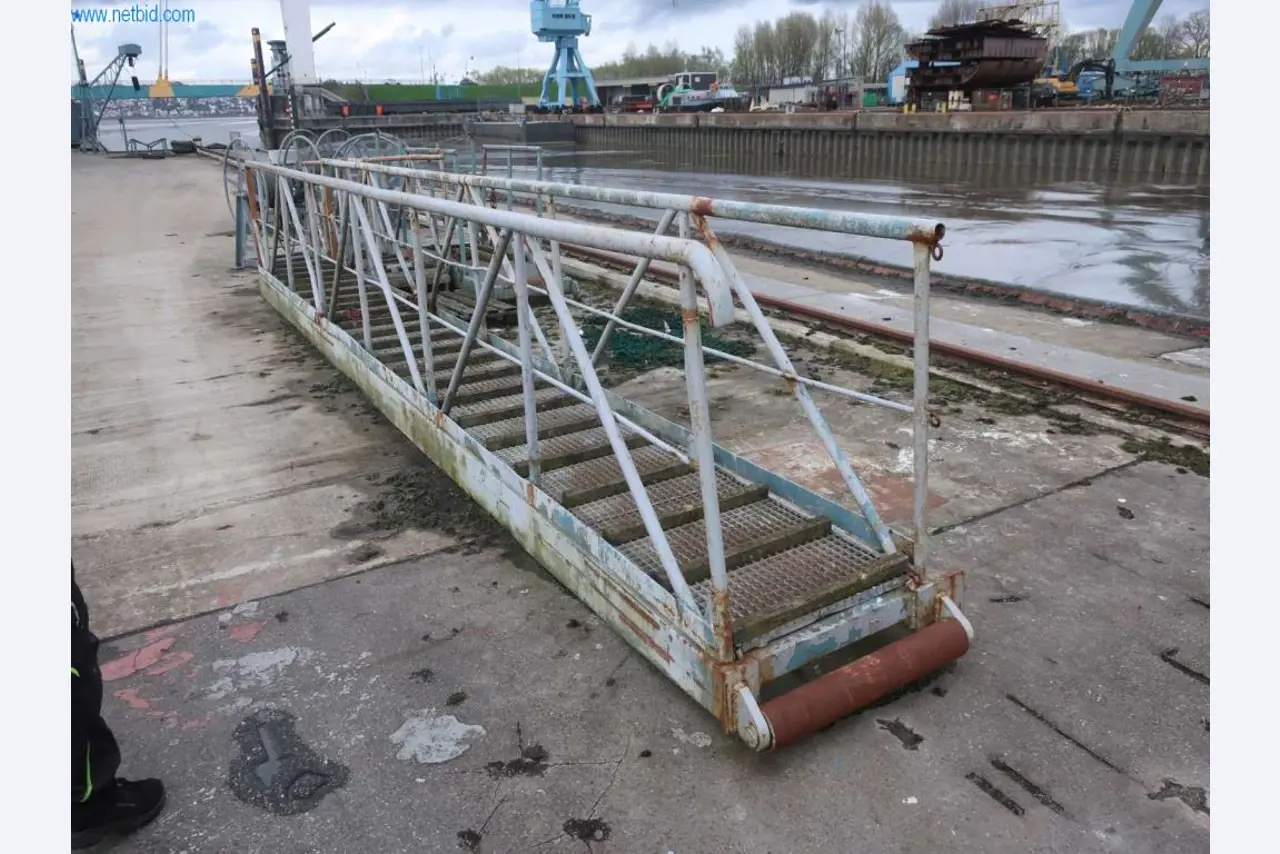 Máquinas y sistemas de Pella Sietas GmbH-1