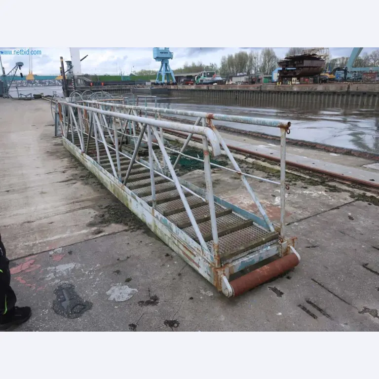 Máquinas y sistemas de Pella Sietas GmbH-1