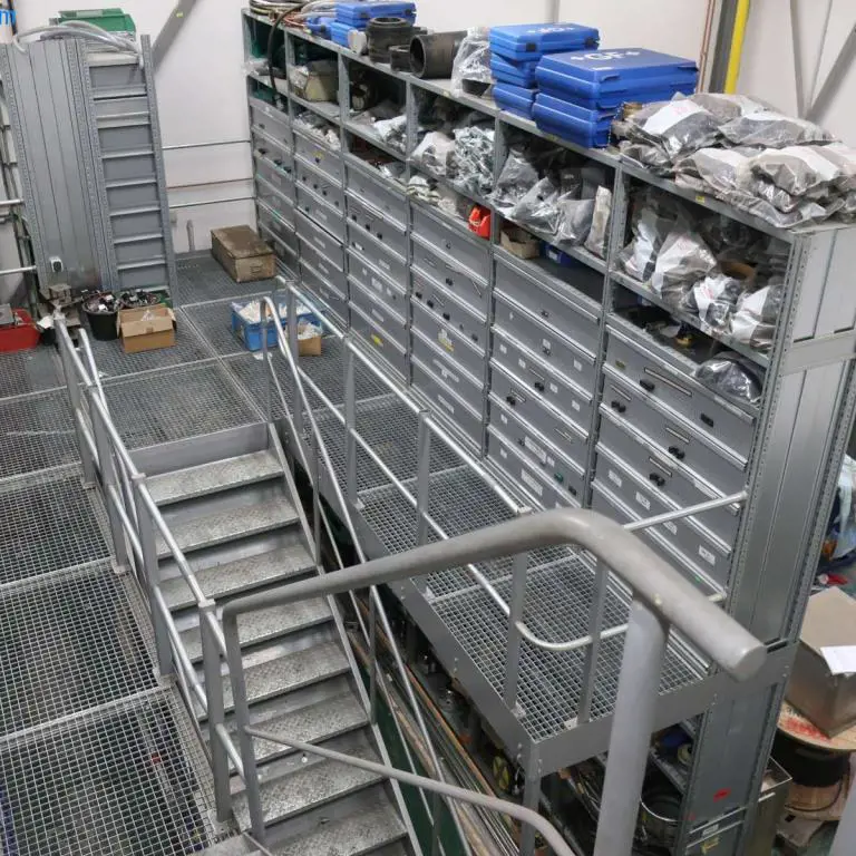 Multi-storey shelving system (later release) SSI Schäfer R3000