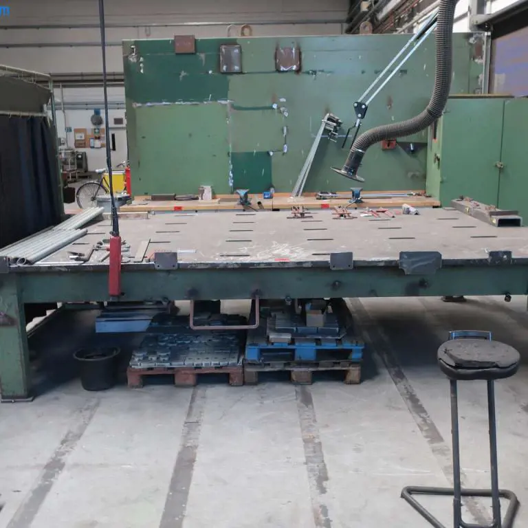 Welding table