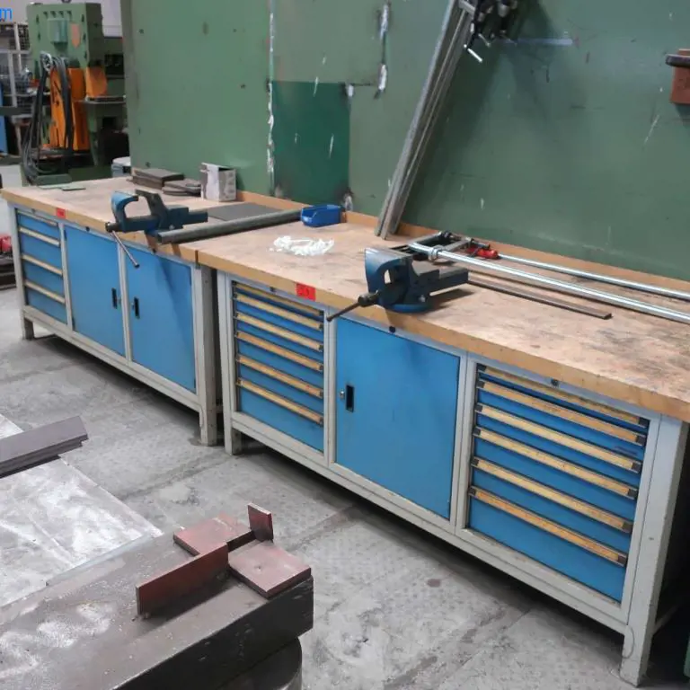 2 Workbenches