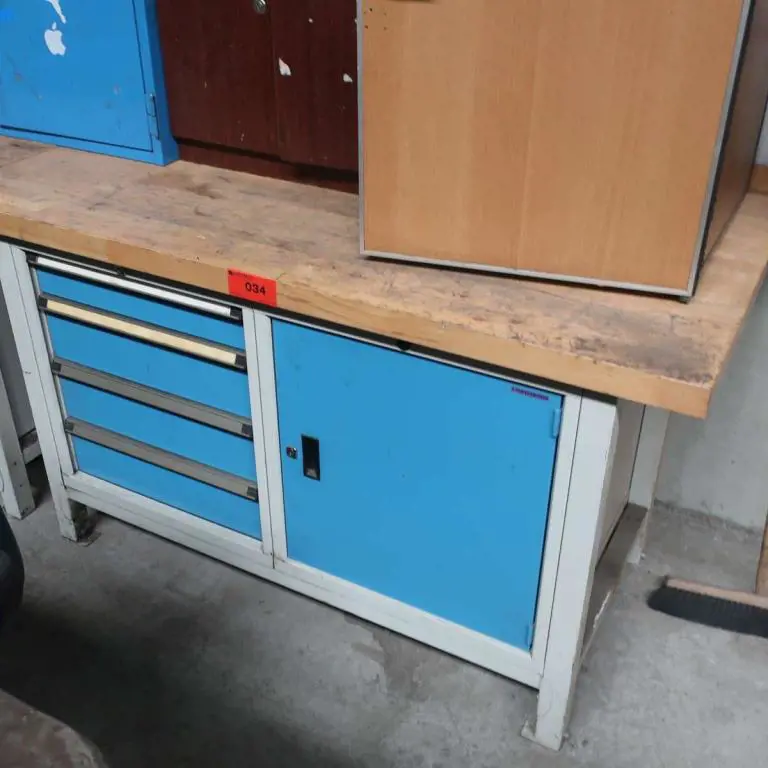 2 Workbenches