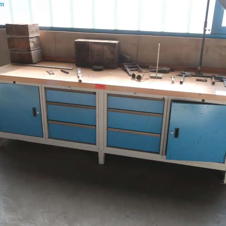 2 Workbenches