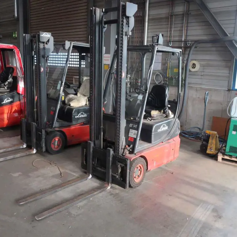 Electric forklift