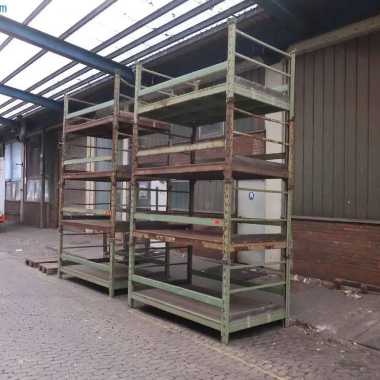 8 Stacking pallets