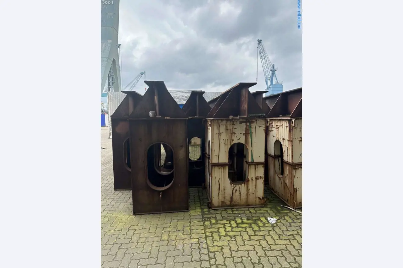 Máquinas e sistemas da Pella Sietas GmbH-1