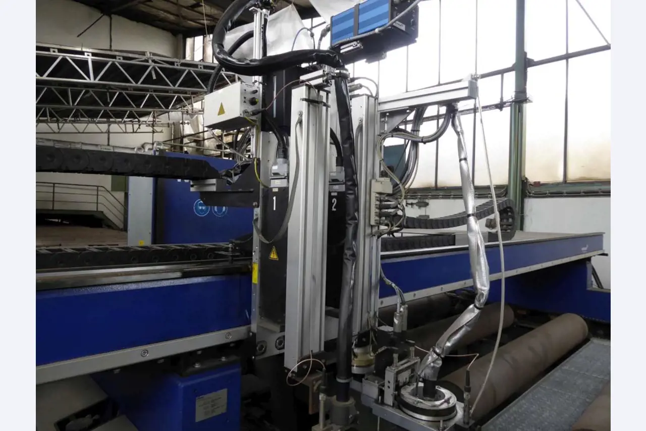 Stroji in sistemi podjetja Pella Sietas GmbH-1