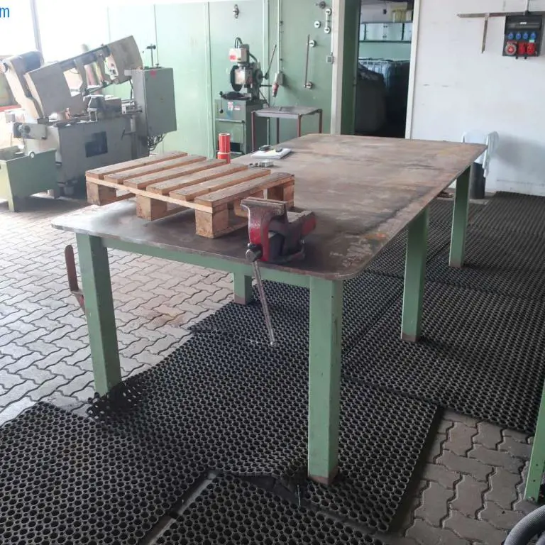 Welding table