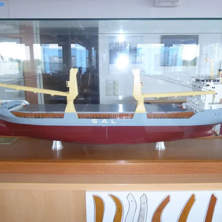 Schiffsmodell "Regine" R. Ottmar Modelbau Motorfrachtschiff