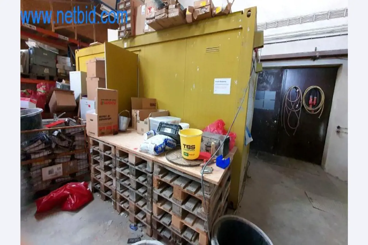 Operating and office equipment of a plasterer and painters shop-1