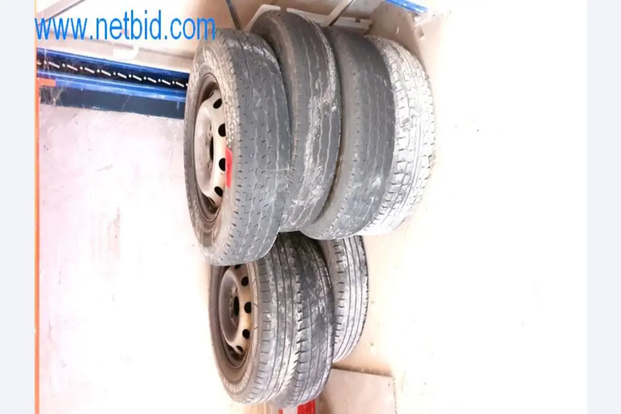 Operating and office equipment of a plasterer and painters shop-1