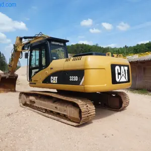 Graafmachine op rupsen Caterpillar 323D