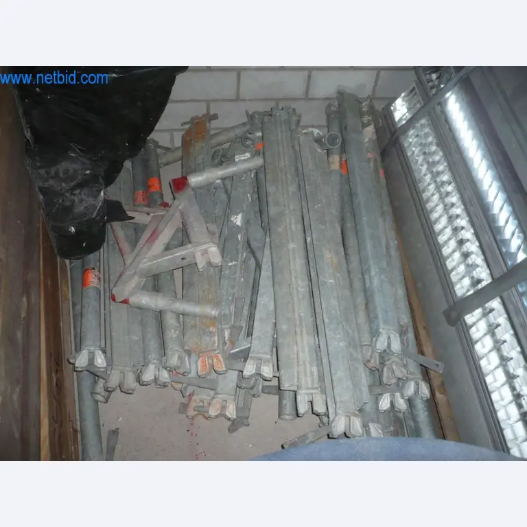 Equipamiento empresarial y vehículos de una empresa de construcción para la construcción de edificios, paneles de yeso y andamios-2