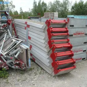 13 Aluminijaste stopnice s podestom Layher