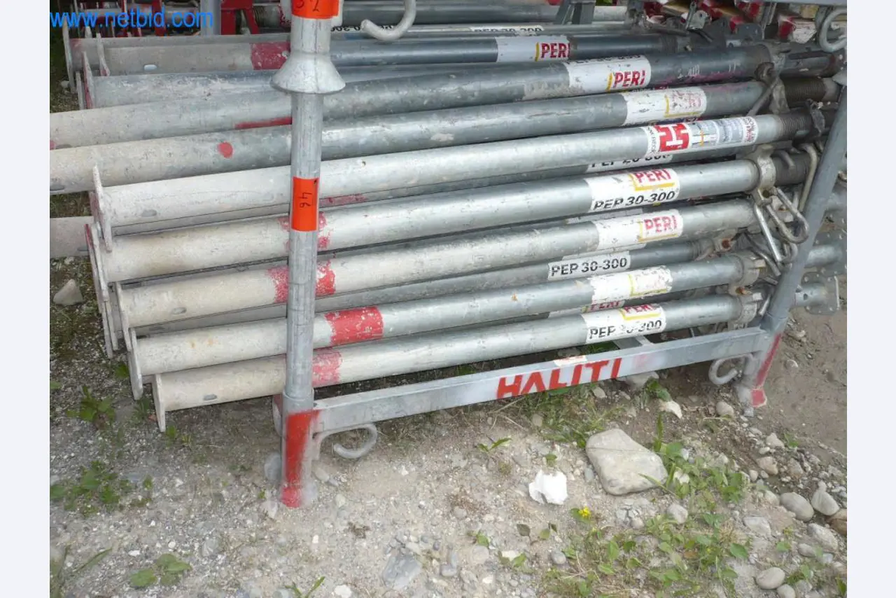 Equipamiento empresarial y vehículos de una empresa de construcción para la construcción de edificios, paneles de yeso y andamios-1