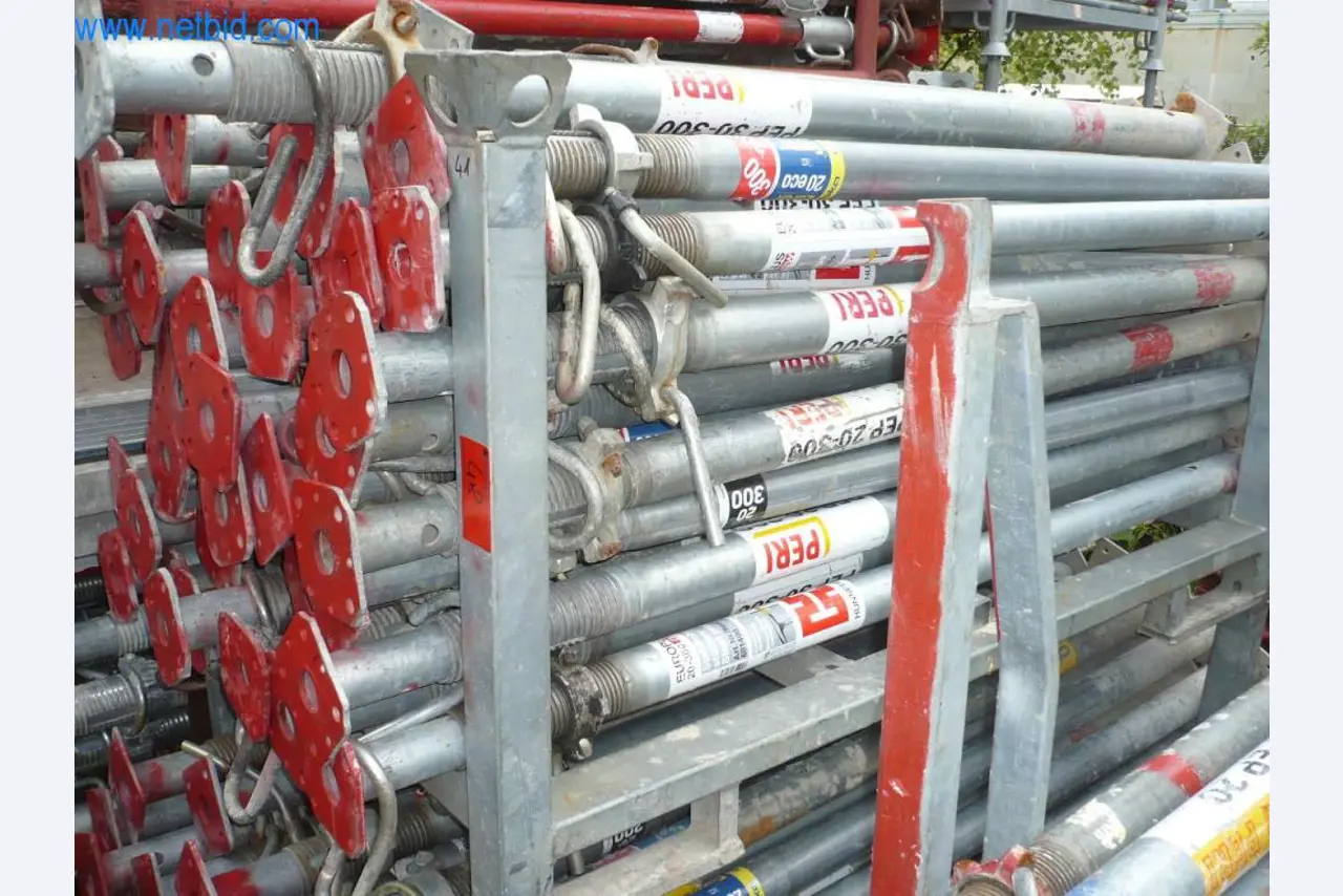 Equipamiento empresarial y vehículos de una empresa de construcción para la construcción de edificios, paneles de yeso y andamios-1