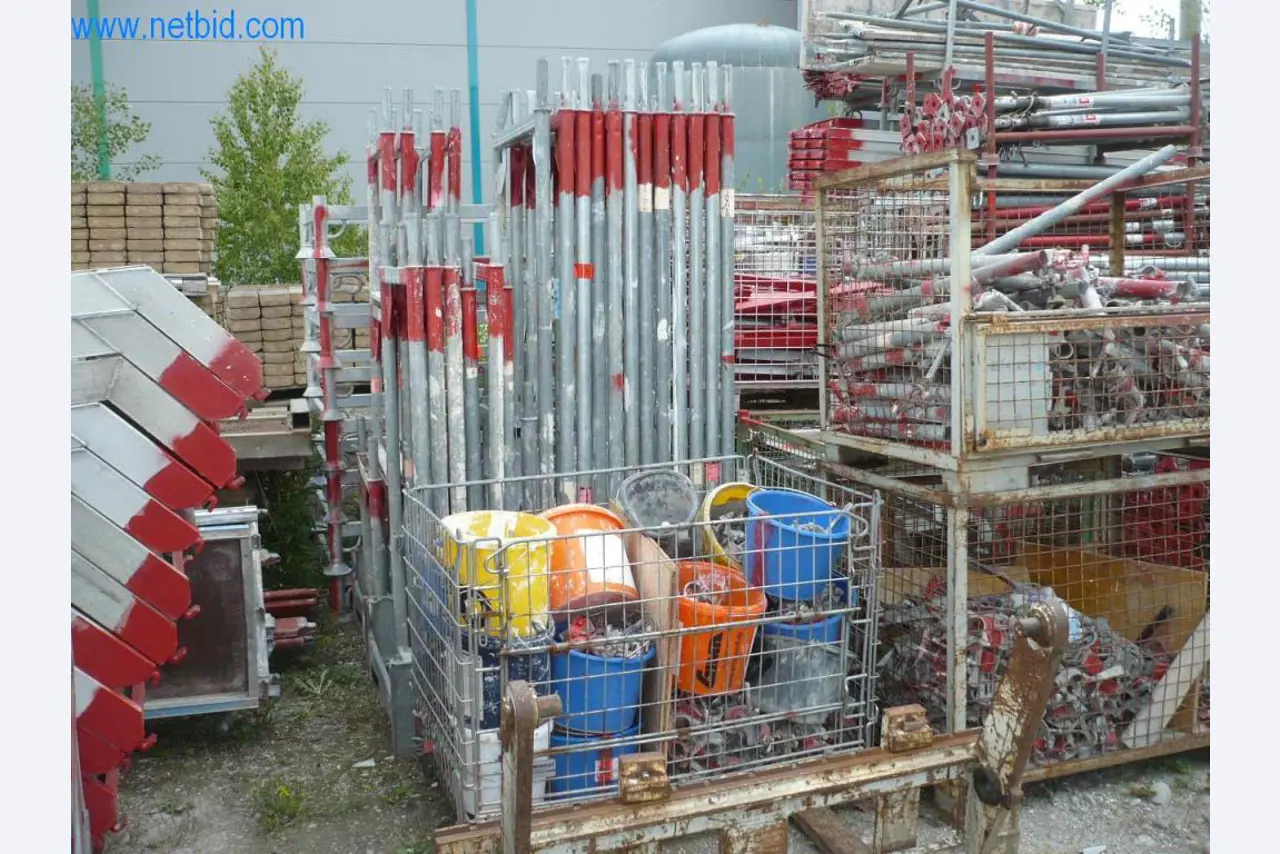 Bedrijfsuitrusting en voertuigen van een bouwbedrijf voor de bouw van gebouwen, gipsplaten en steigers-1