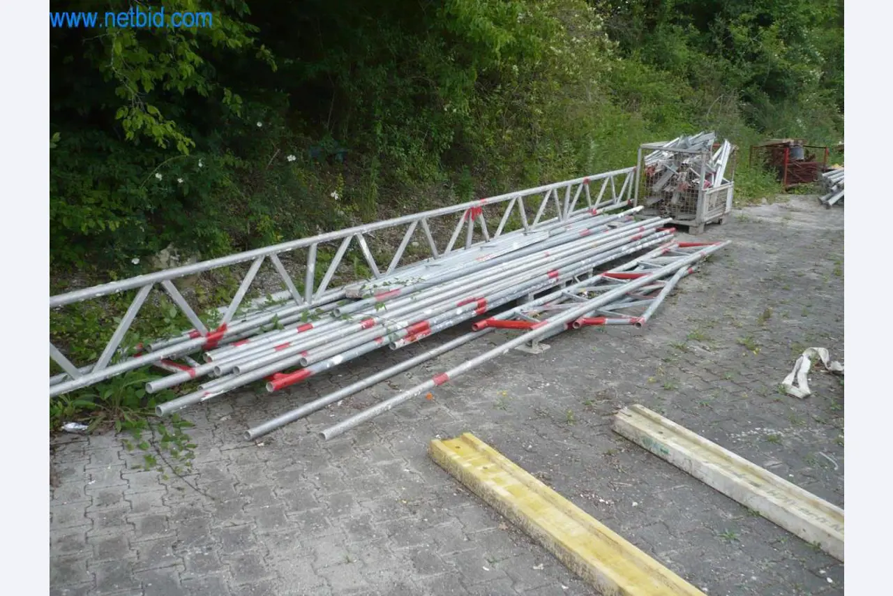 Bedrijfsuitrusting en voertuigen van een bouwbedrijf voor de bouw van gebouwen, gipsplaten en steigers-8