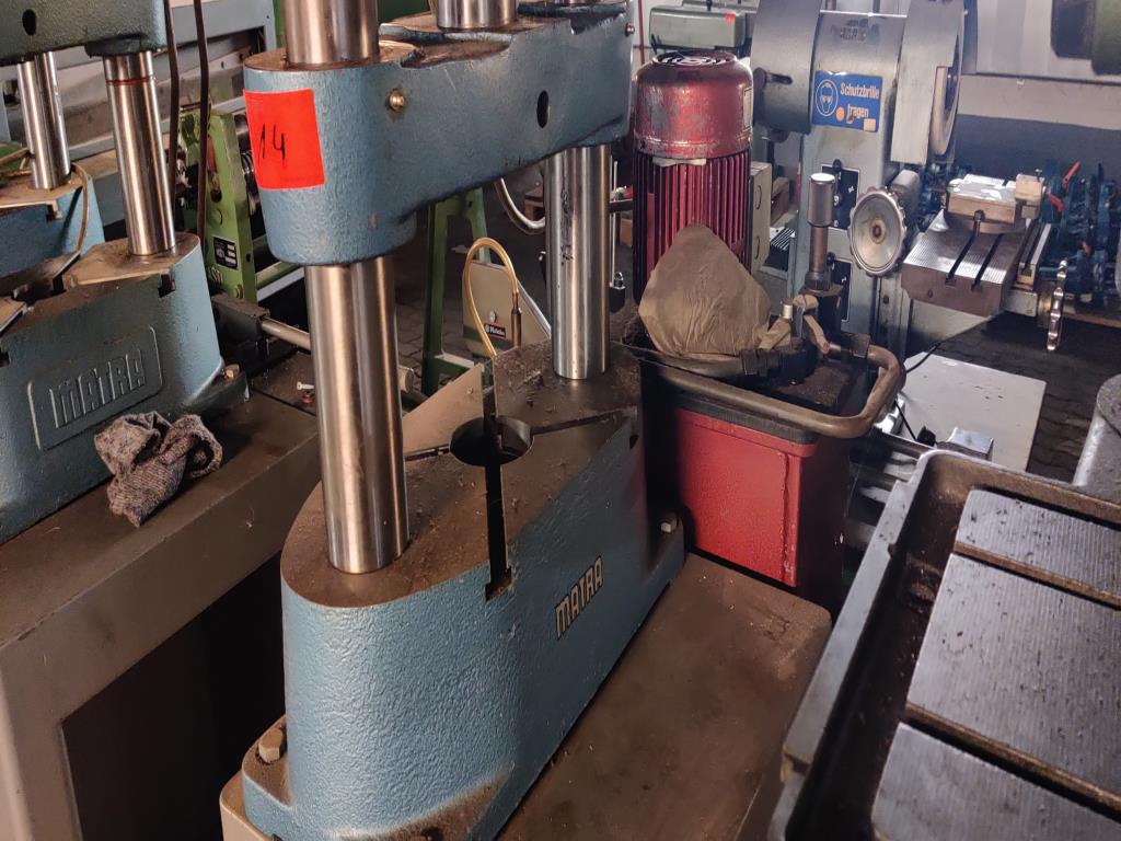 Udržované, již nepotřebné, mechanické a provozní vybavení obchodní školy-4