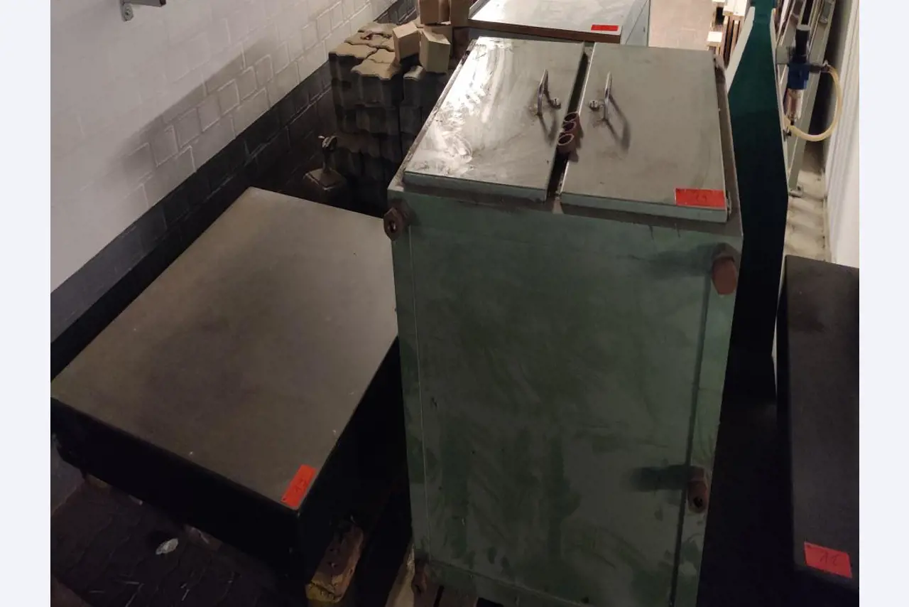 Gepflegte, nicht mehr benötigte, maschinelle sowie betriebliche Einrichtung einer Gewerbeschule-1