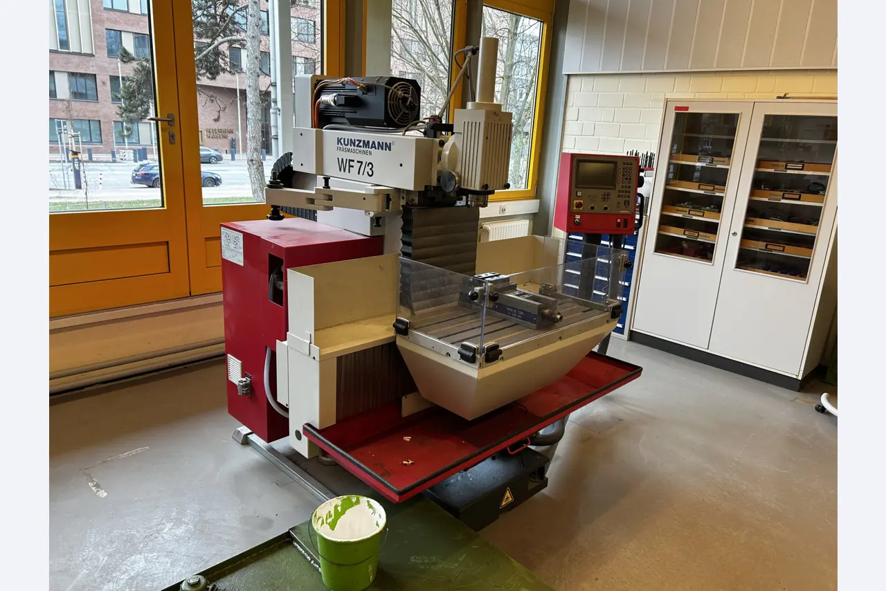 High-quality CNC machine tools and workshop equipment-11