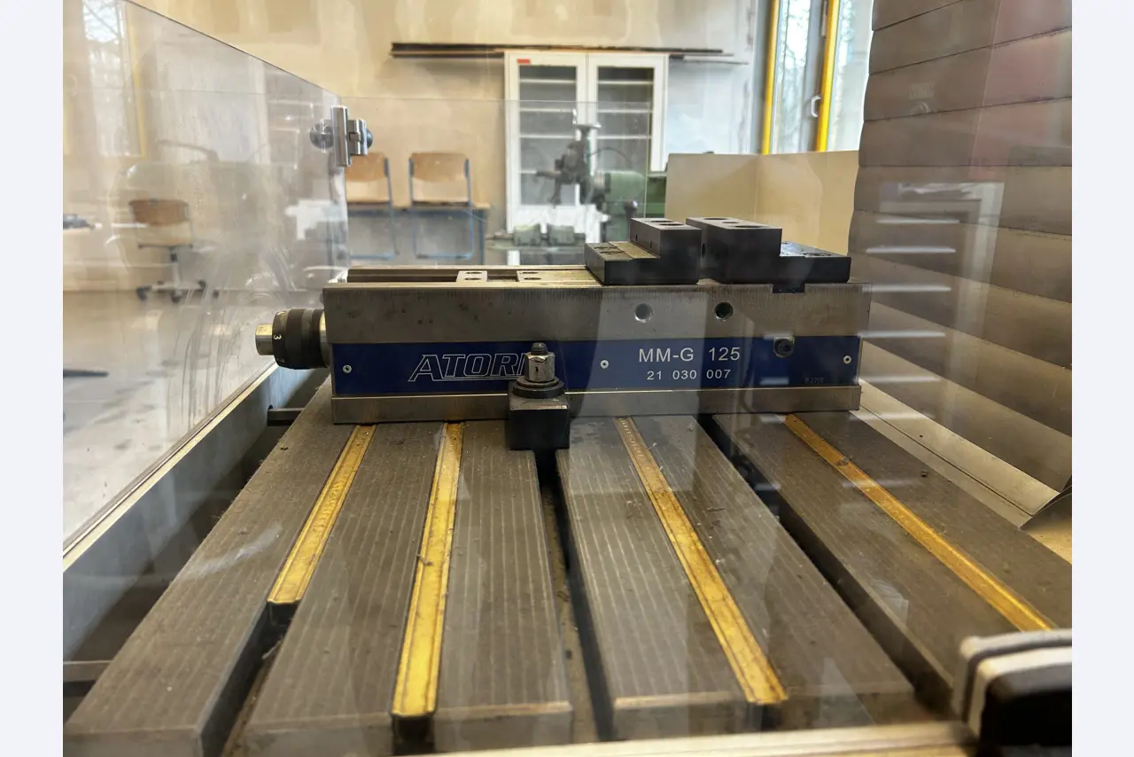 High-quality CNC machine tools and workshop equipment-12