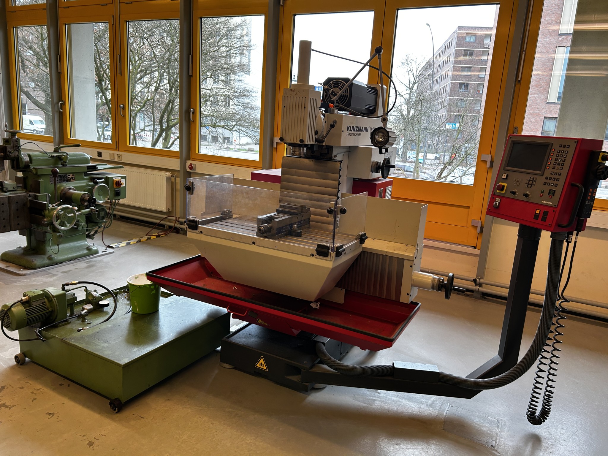 High-quality CNC machine tools and workshop equipment-13