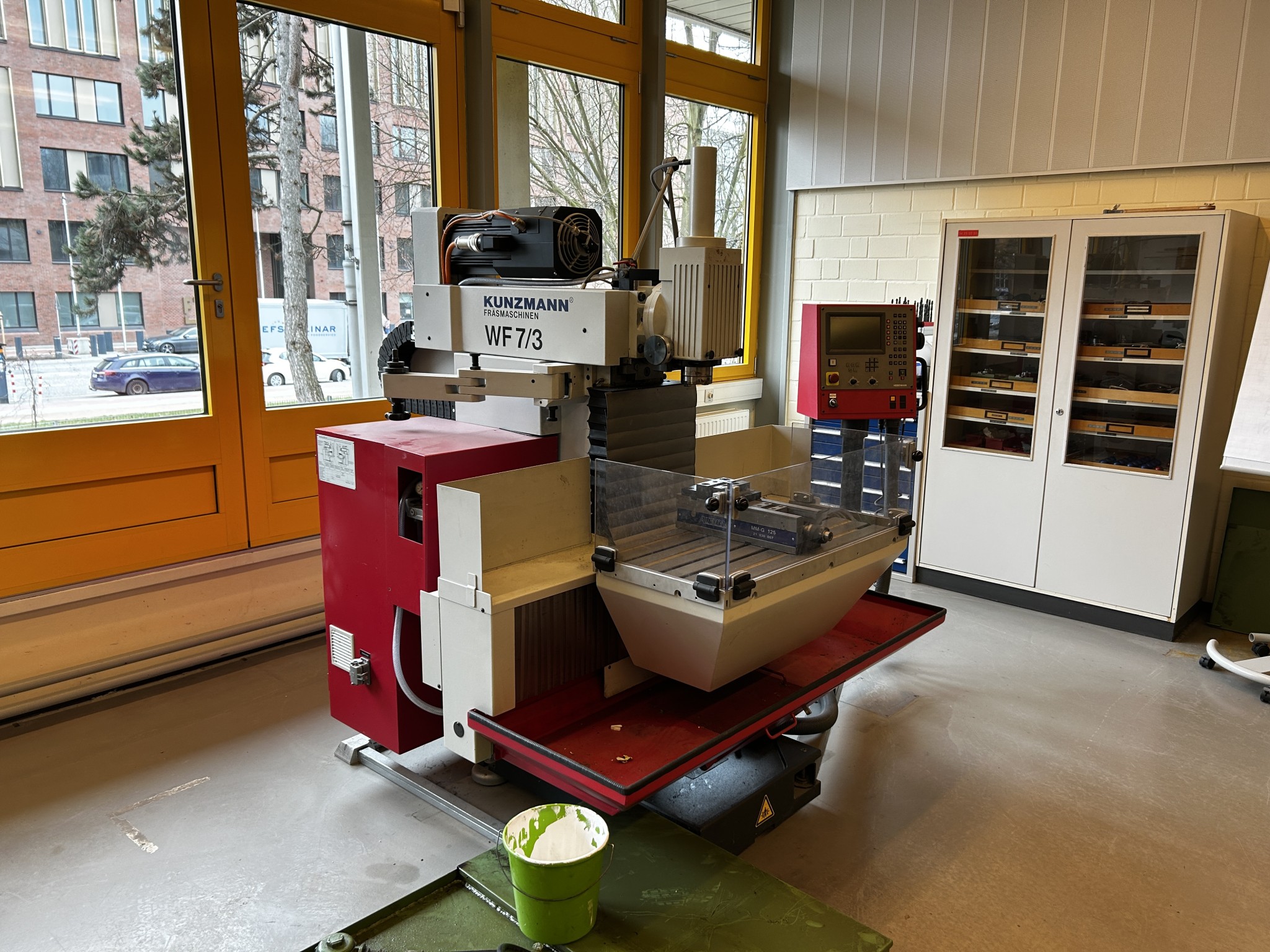 High-quality CNC machine tools and workshop equipment-1