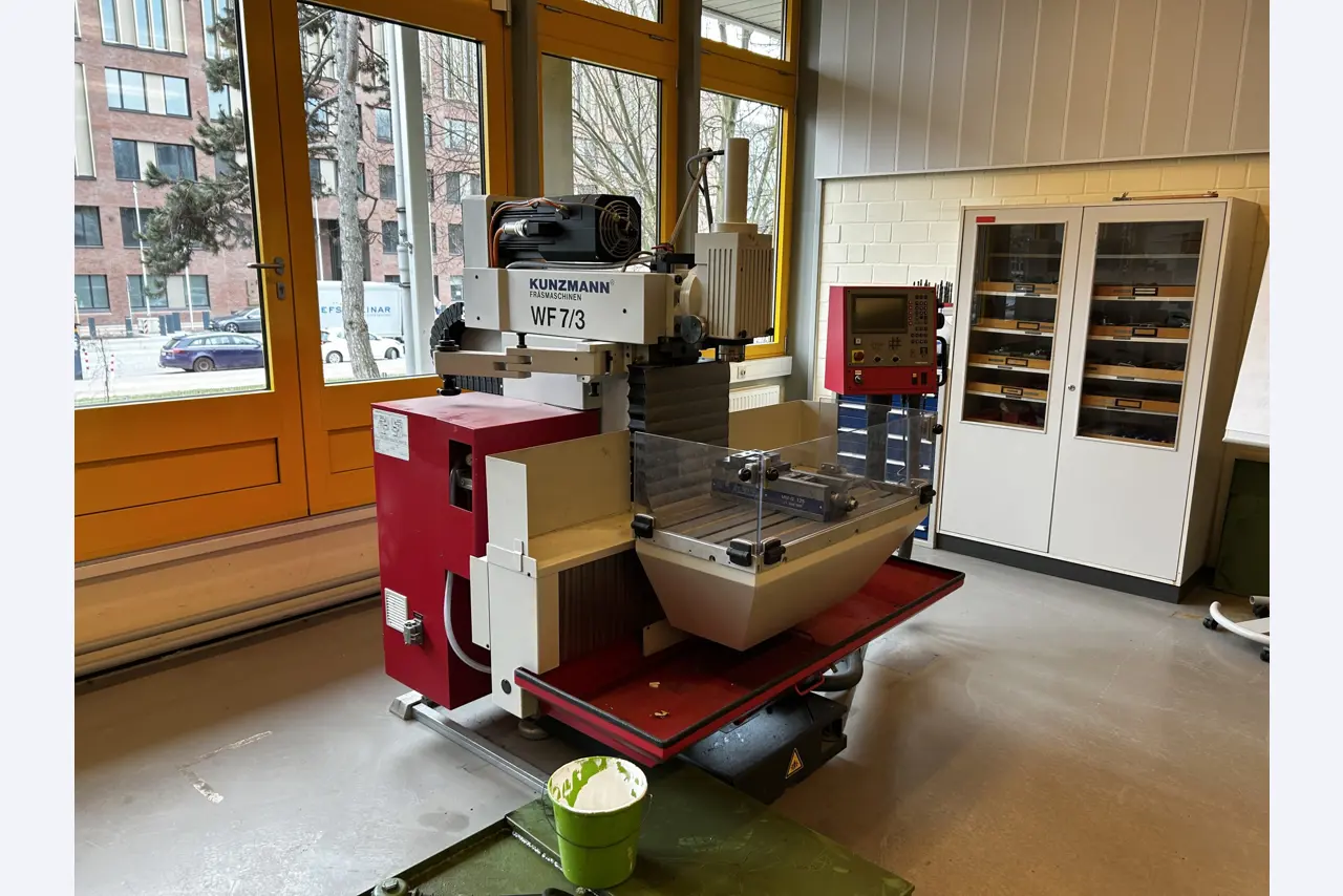 High-quality CNC machine tools and workshop equipment-1