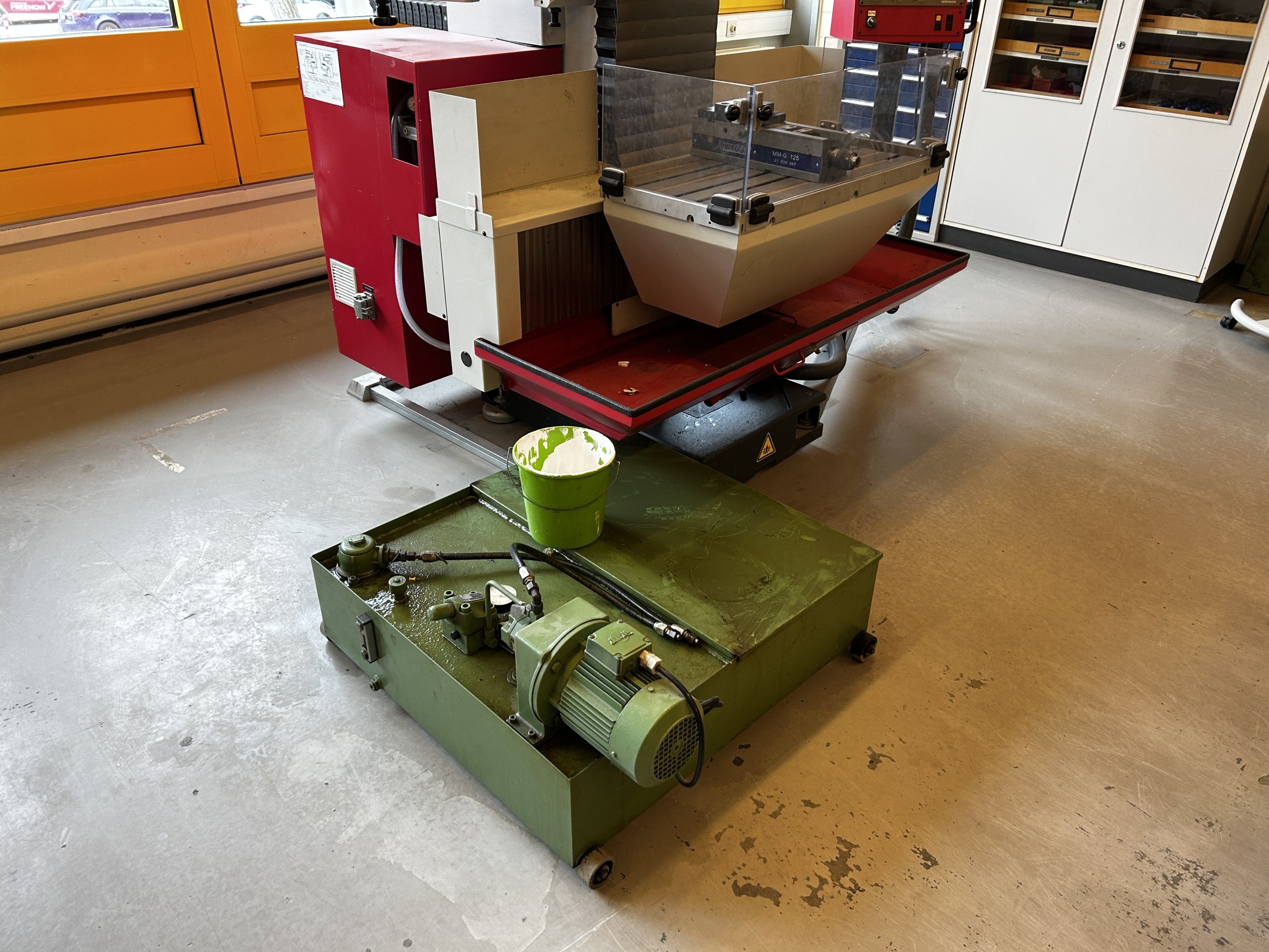 High-quality CNC machine tools and workshop equipment-3