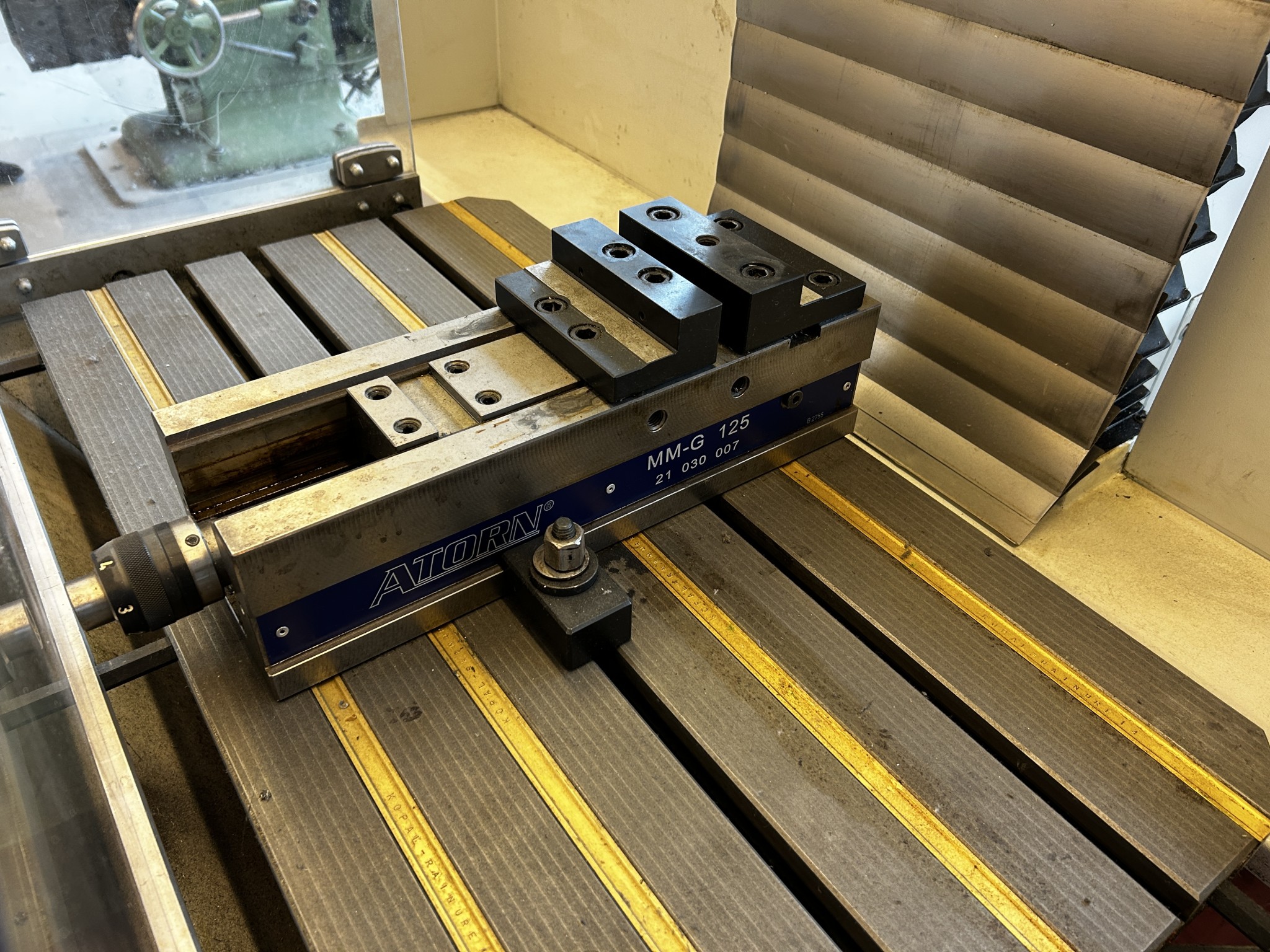 High-quality CNC machine tools and workshop equipment-6