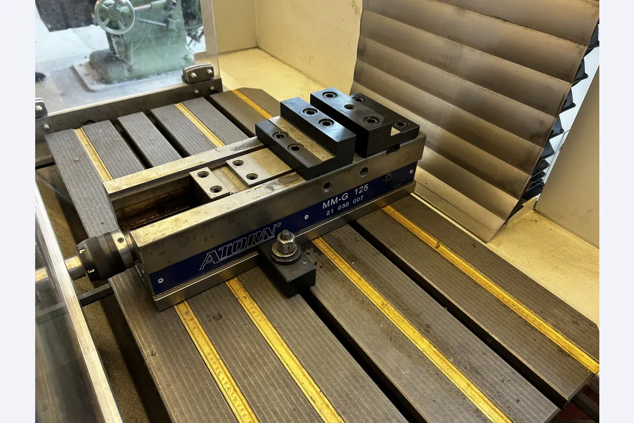 High-quality CNC machine tools and workshop equipment-6