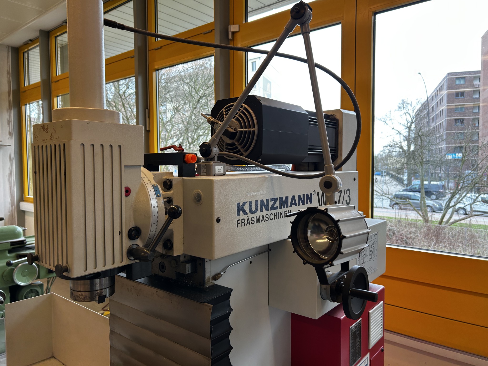 High-quality CNC machine tools and workshop equipment-7