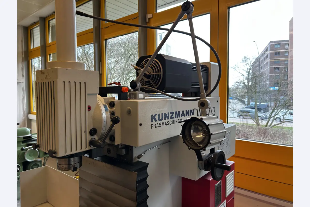 High-quality CNC machine tools and workshop equipment-7