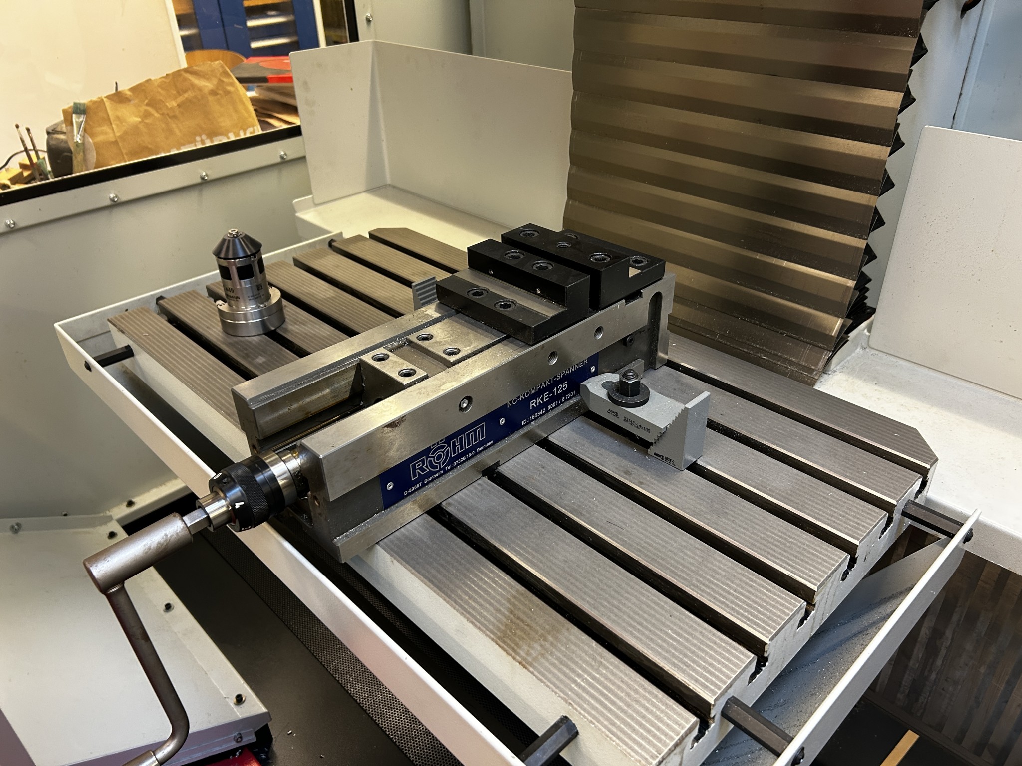 High-quality CNC machine tools and workshop equipment-5