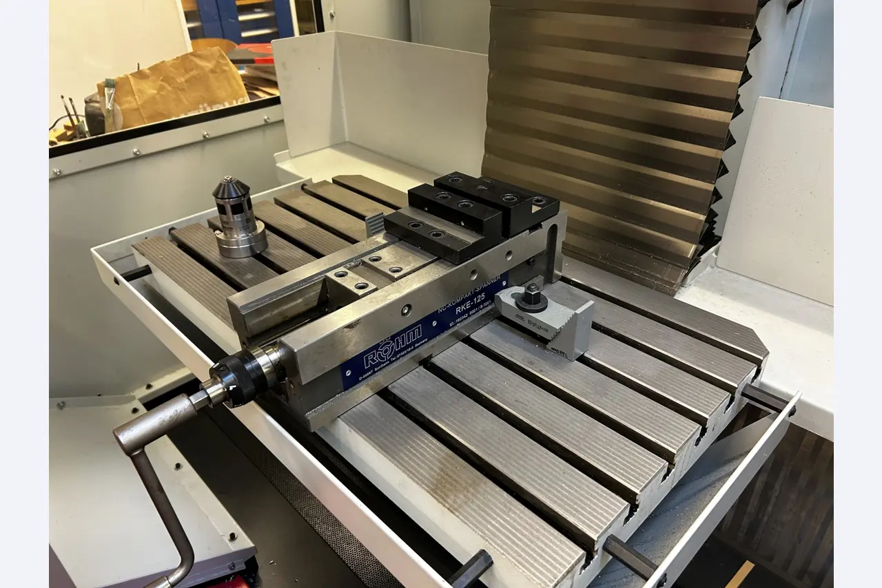 High-quality CNC machine tools and workshop equipment-5