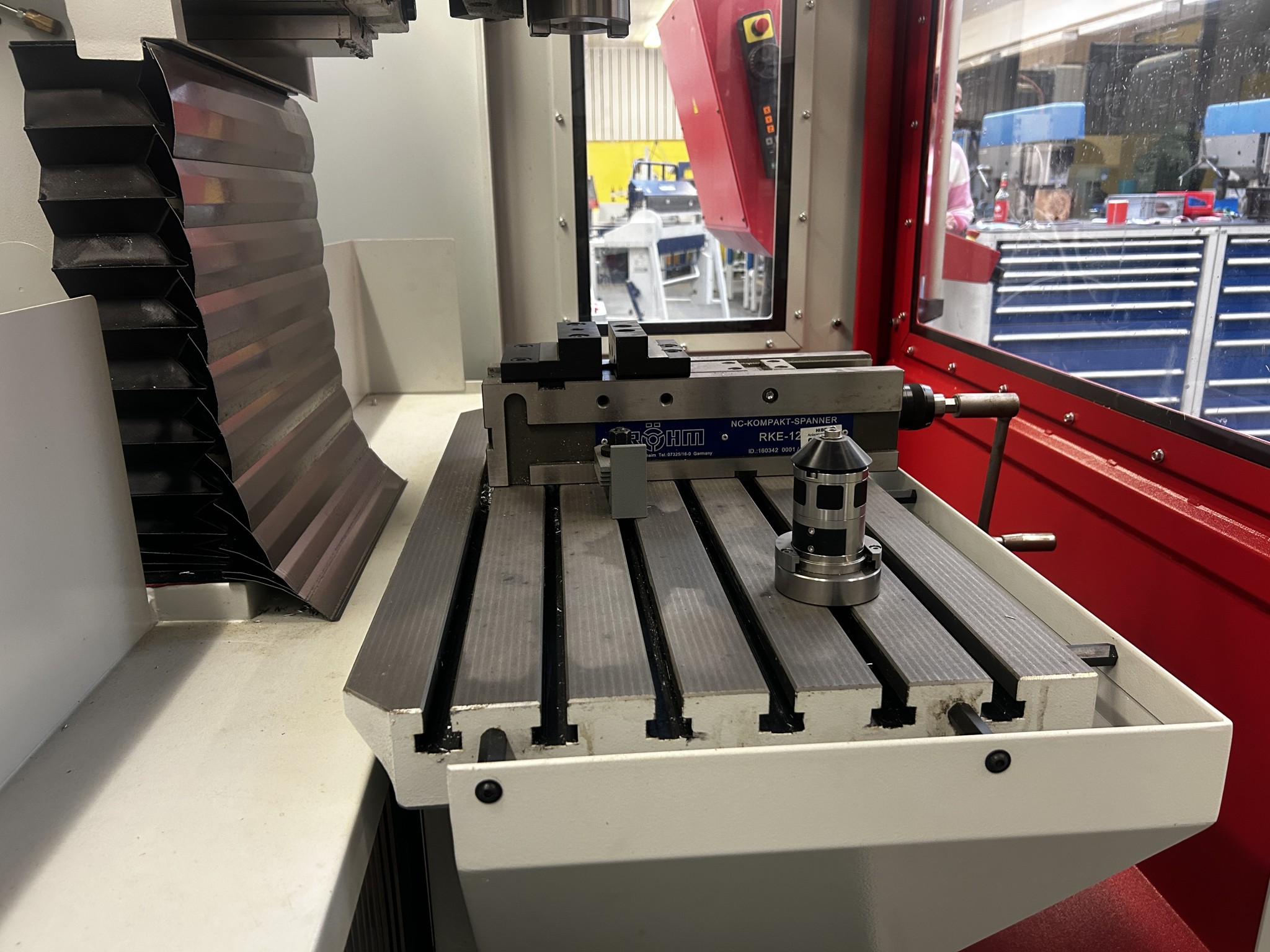 High-quality CNC machine tools and workshop equipment-8