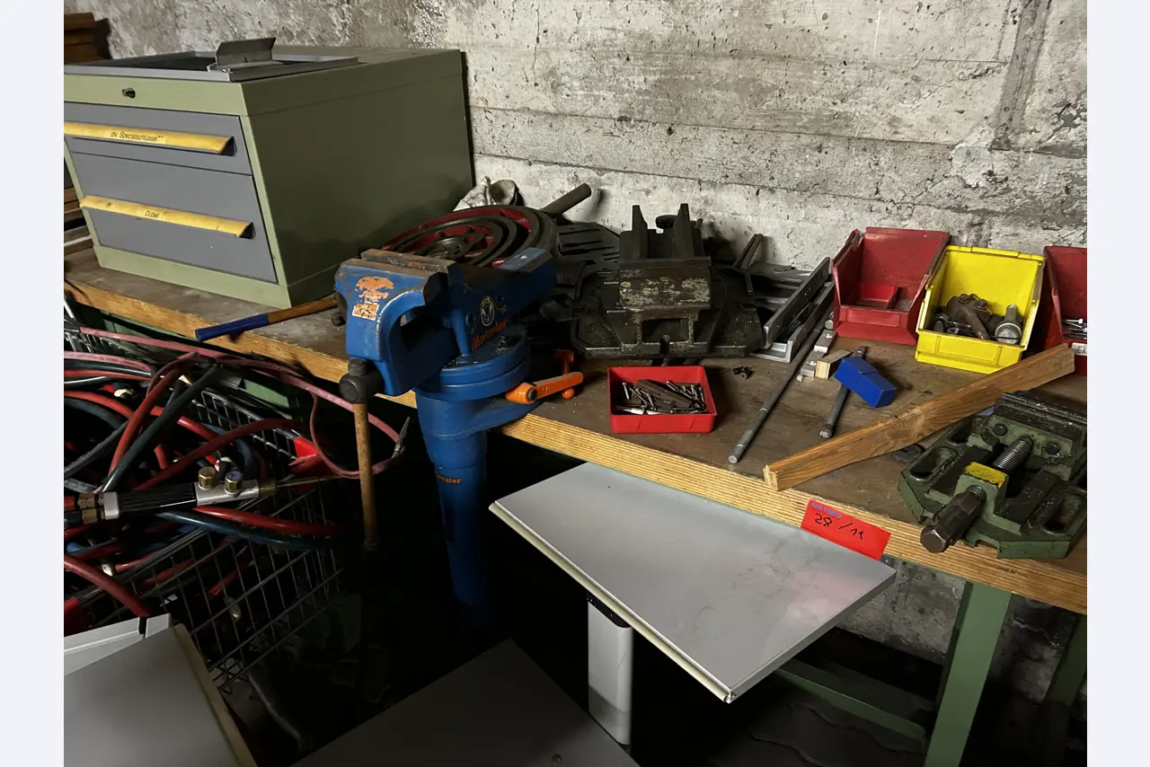 High-quality CNC machine tools and workshop equipment-13