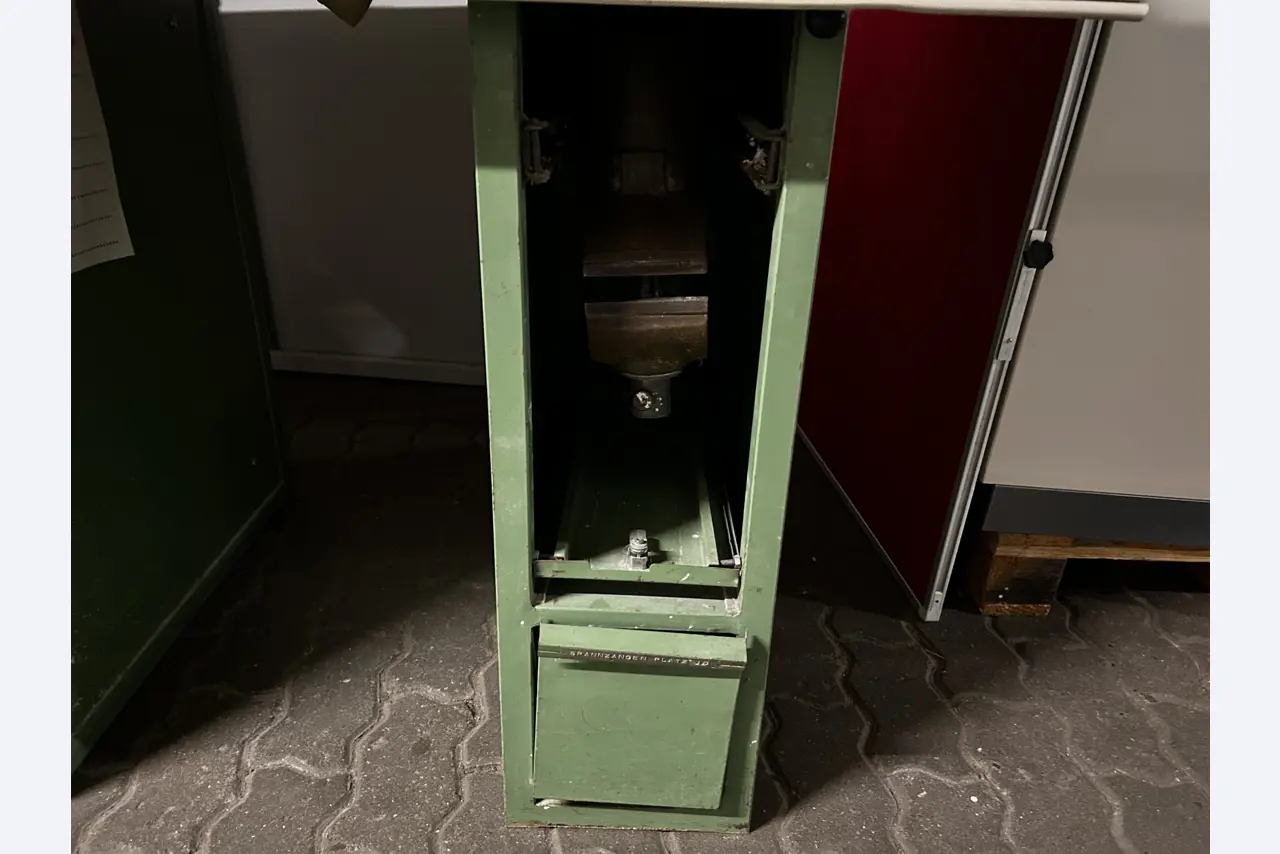 High-quality CNC machine tools and workshop equipment-21