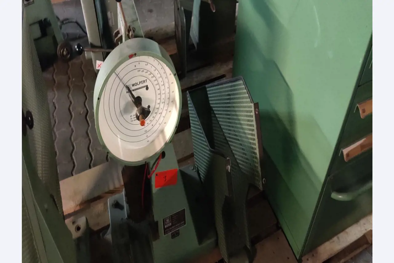 Equipement mécanique et d'exploitation d'une école professionnelle, entretenu, qui n'est plus utilisé-1