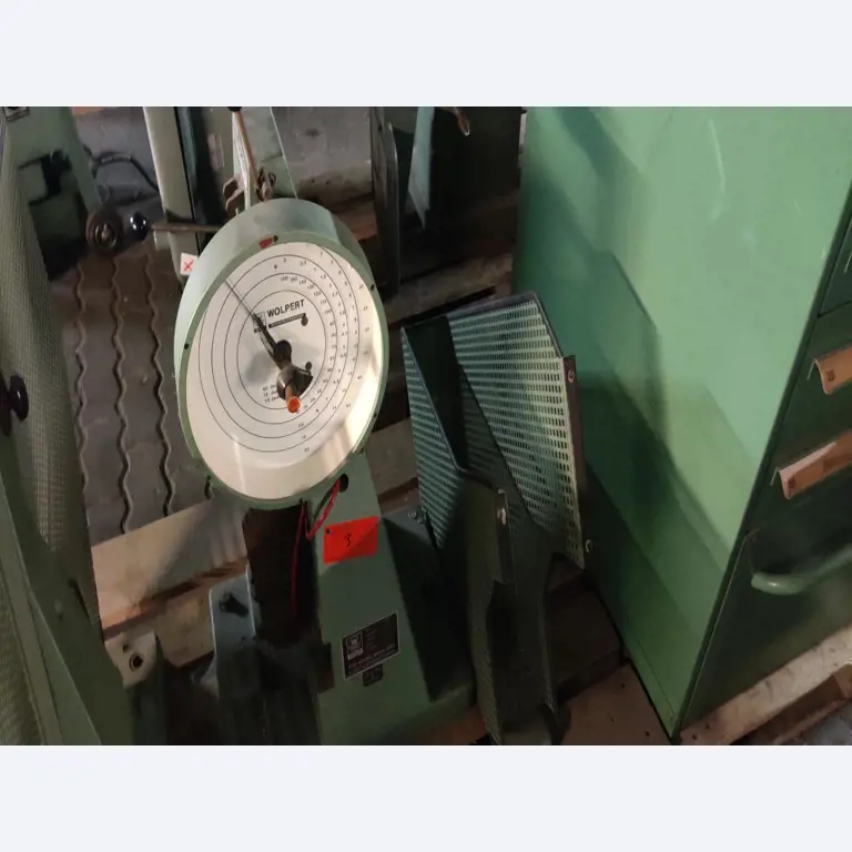 Equipement mécanique et d'exploitation d'une école professionnelle, entretenu, qui n'est plus utilisé-1