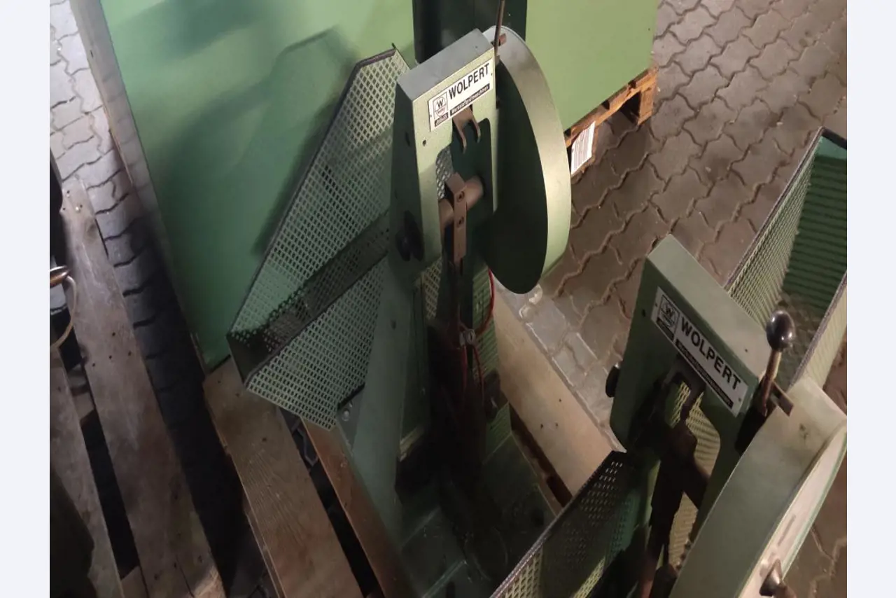 Equipement mécanique et d'exploitation d'une école professionnelle, entretenu, qui n'est plus utilisé-3