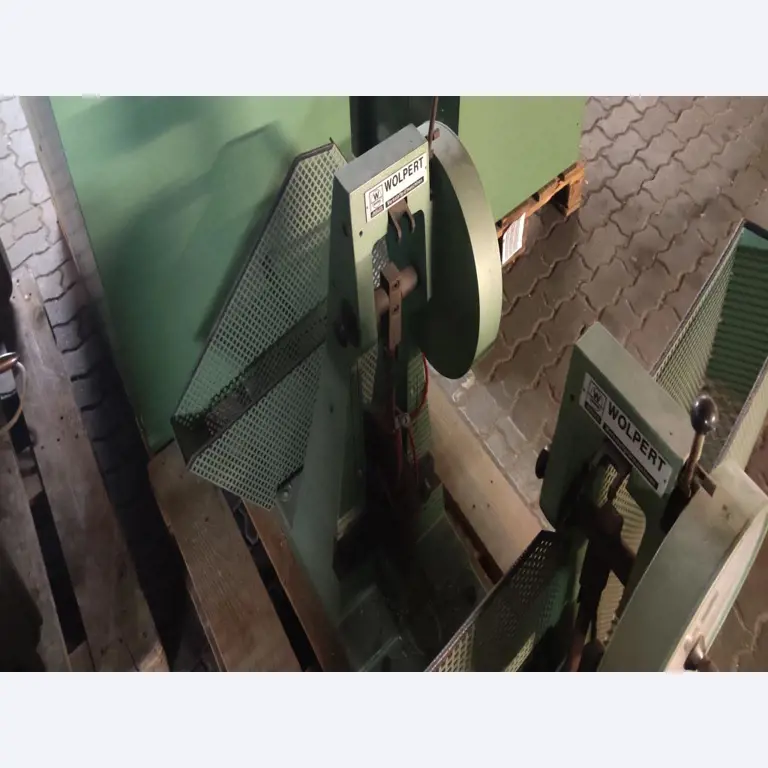 Equipement mécanique et d'exploitation d'une école professionnelle, entretenu, qui n'est plus utilisé-3