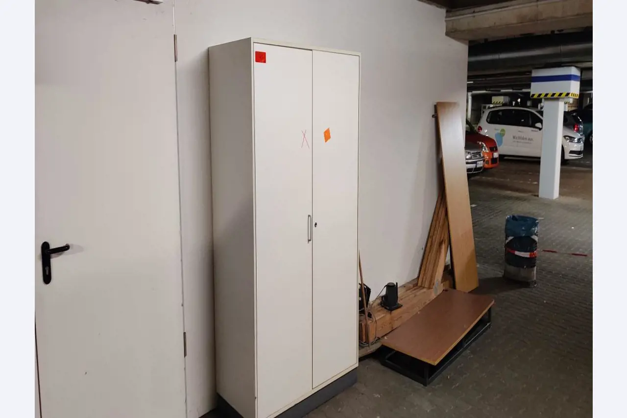 Gepflegte, nicht mehr benötigte, maschinelle sowie betriebliche Einrichtung einer Gewerbeschule-2