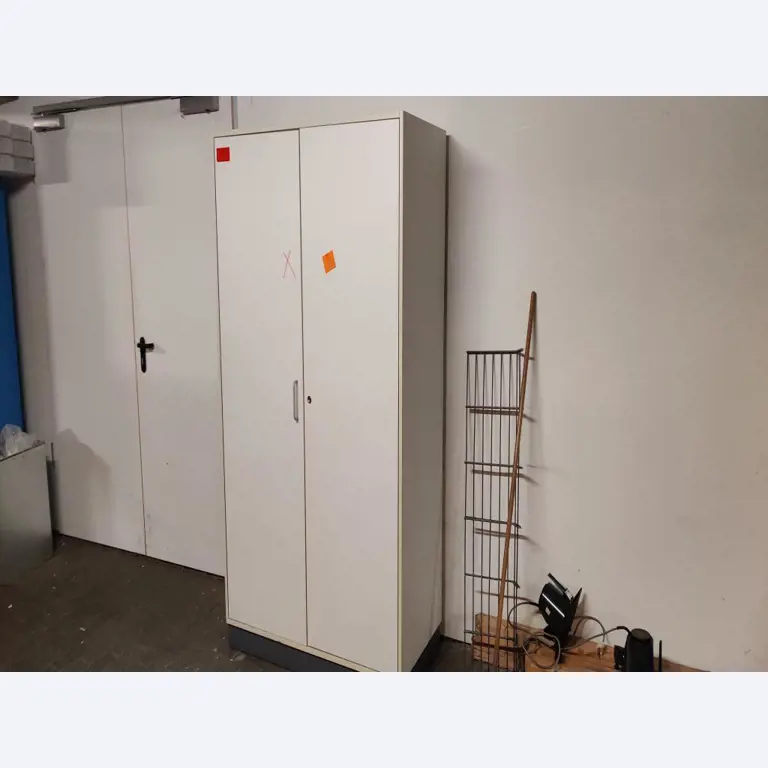 Gepflegte, nicht mehr benötigte, maschinelle sowie betriebliche Einrichtung einer Gewerbeschule-1