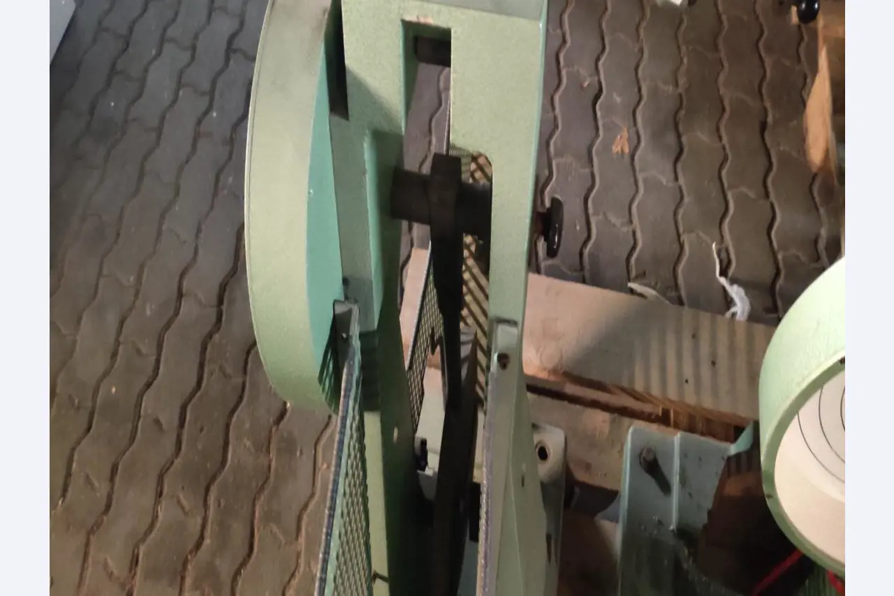 Gepflegte, nicht mehr benötigte, maschinelle sowie betriebliche Einrichtung einer Gewerbeschule-3